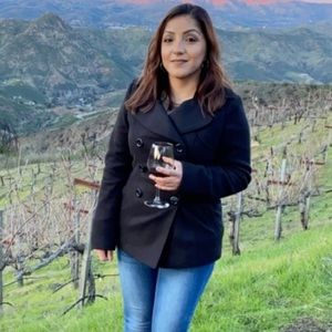 Meet your Posher, Mireya